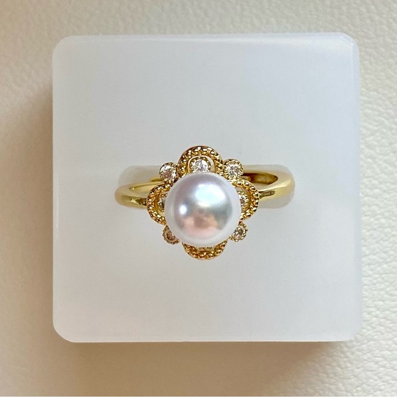 Jewelry - Gold Pearl Flower Ring - White Pearl Center